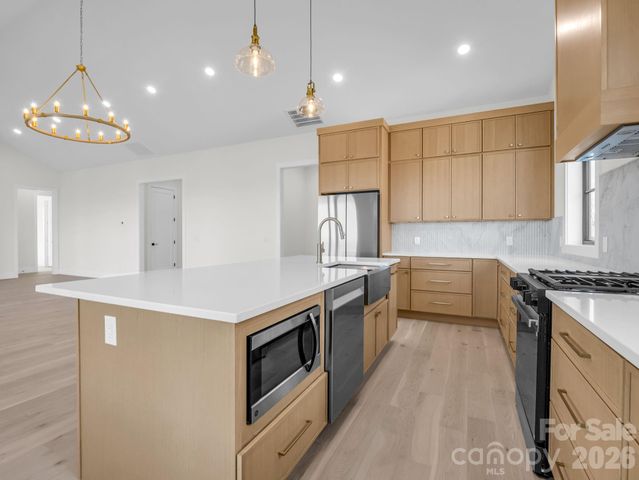 90 Summit Hill Road, Hendersonville, NC 28791