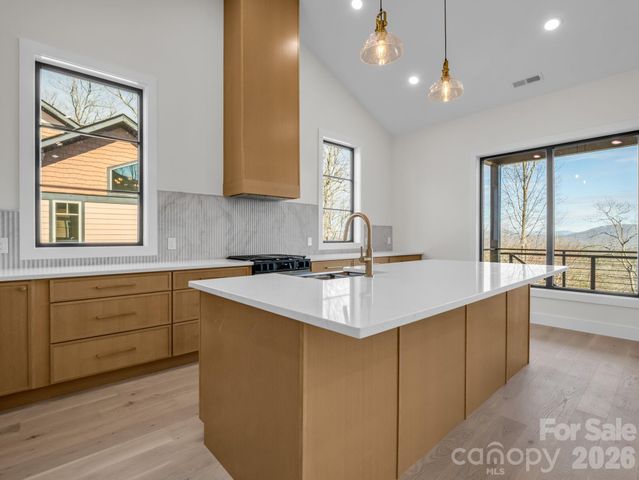 90 Summit Hill Road, Hendersonville, NC 28791