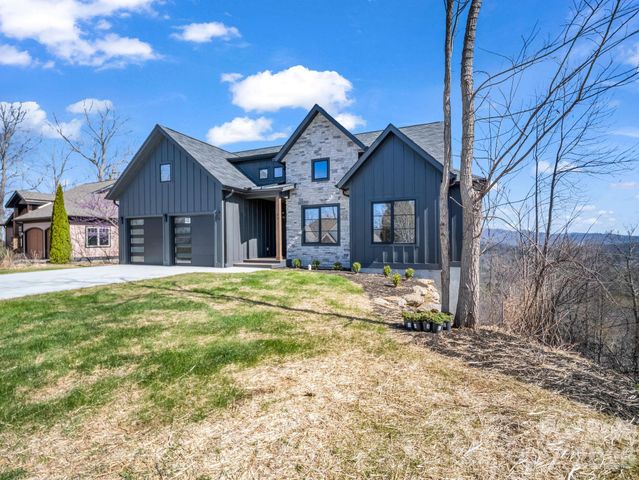 90 Summit Hill Road, Hendersonville, NC 28791