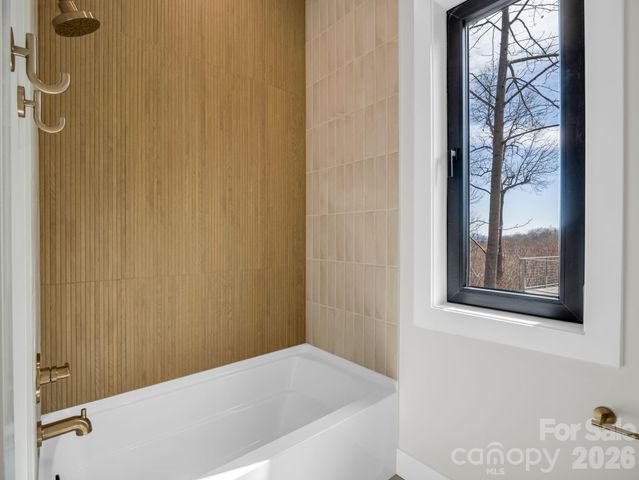 90 Summit Hill Road, Hendersonville, NC 28791