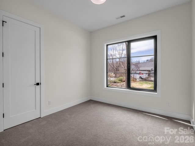 90 Summit Hill Road, Hendersonville, NC 28791