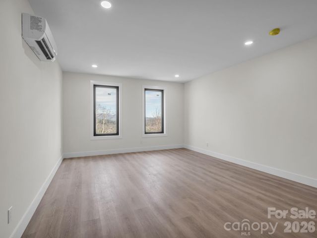 90 Summit Hill Road, Hendersonville, NC 28791