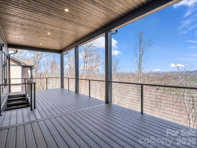 90 Summit Hill Road, Hendersonville, NC 28791