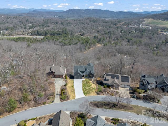90 Summit Hill Road, Hendersonville, NC 28791
