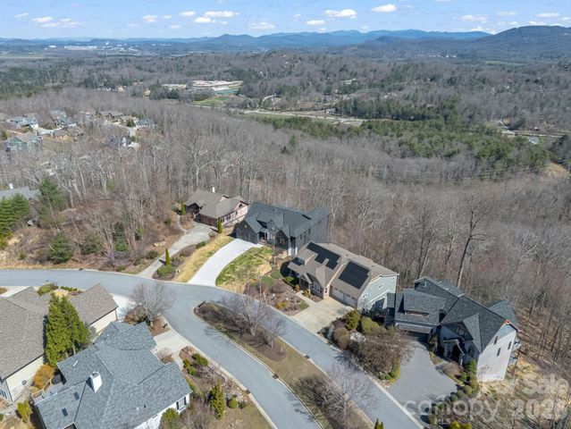 90 Summit Hill Road, Hendersonville, NC 28791