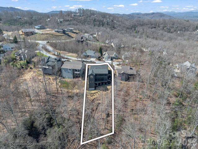 90 Summit Hill Road, Hendersonville, NC 28791