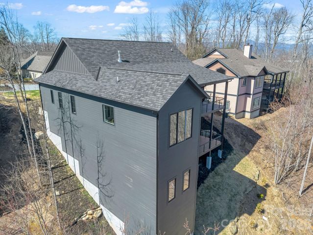 90 Summit Hill Road, Hendersonville, NC 28791