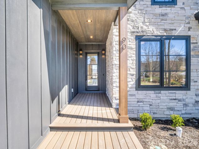 90 Summit Hill Road, Hendersonville, NC 28791