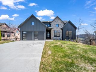90 Summit Hill Road, Hendersonville, NC 28791