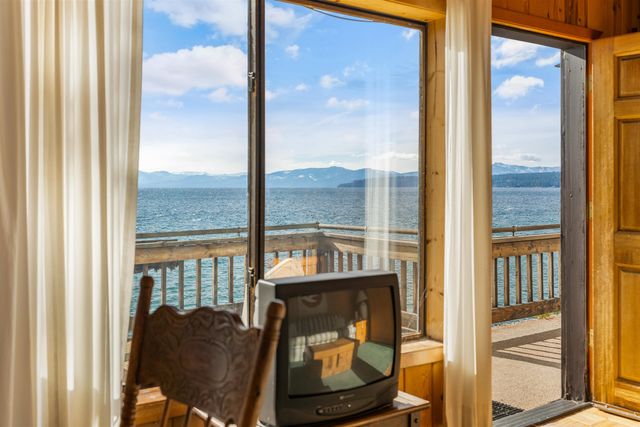 7276 North Lake Boulevard, Tahoe Vista, CA 96148
