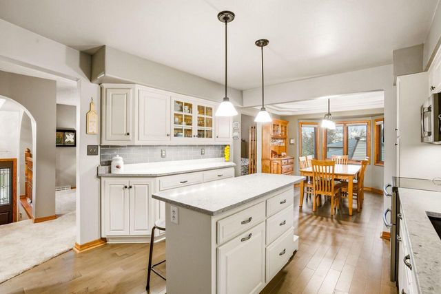 321 Lakeview ROAD, South Milwaukee, WI 53172