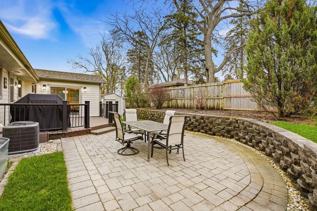 321 Lakeview ROAD, South Milwaukee, WI 53172