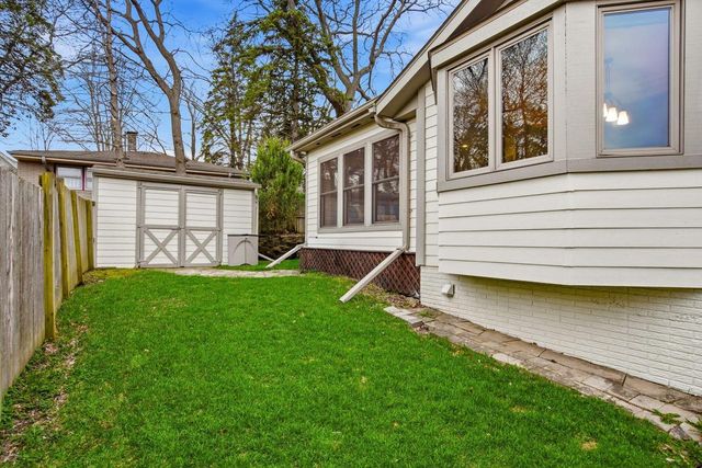 321 Lakeview ROAD, South Milwaukee, WI 53172