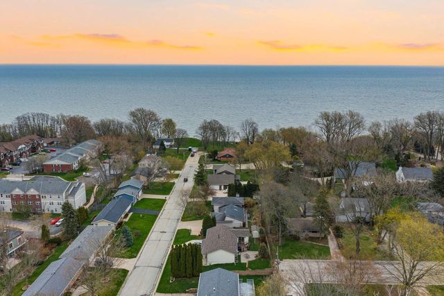 321 Lakeview ROAD, South Milwaukee, WI 53172