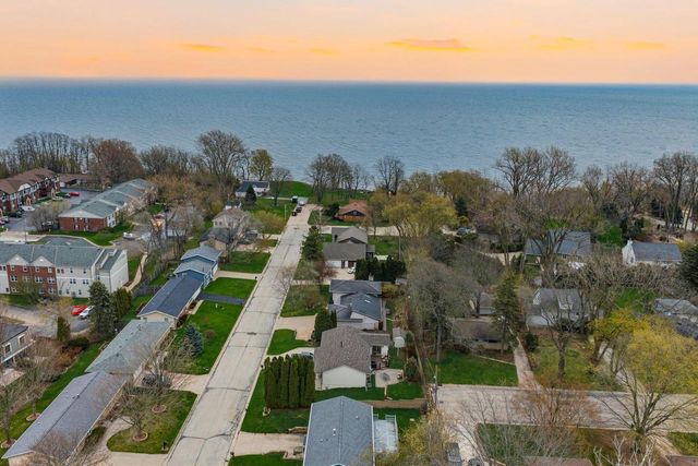 321 Lakeview ROAD, South Milwaukee, WI 53172
