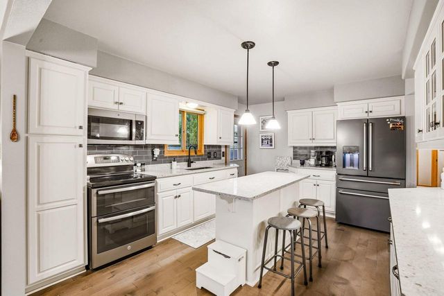 321 Lakeview ROAD, South Milwaukee, WI 53172