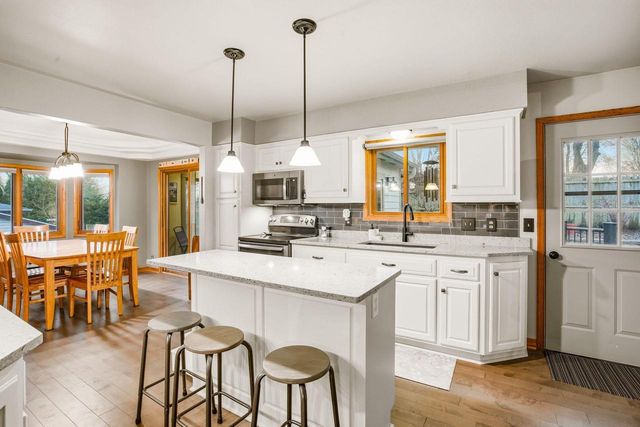 321 Lakeview ROAD, South Milwaukee, WI 53172