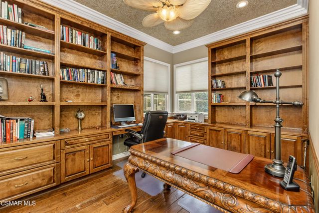 961 Alexandra Court, Oak Park, CA 91377