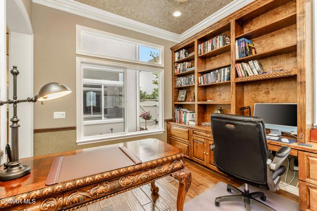 961 Alexandra Court, Oak Park, CA 91377