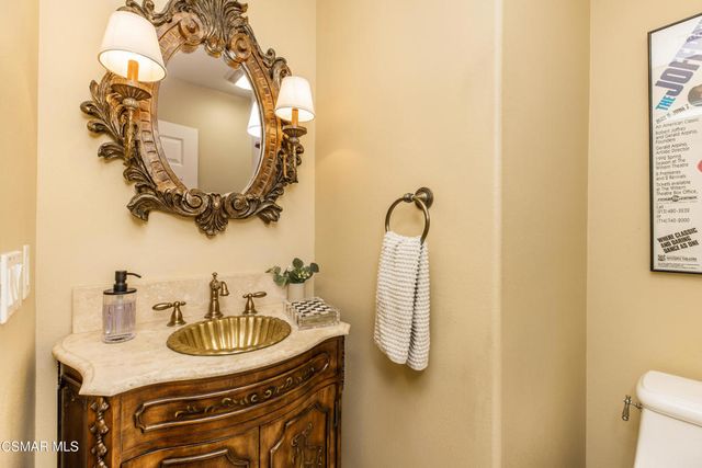 961 Alexandra Court, Oak Park, CA 91377