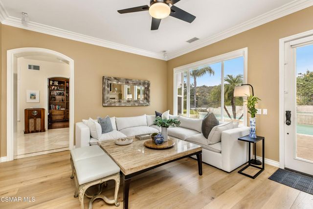 961 Alexandra Court, Oak Park, CA 91377