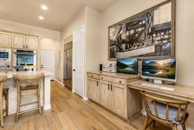 961 Alexandra Court, Oak Park, CA 91377