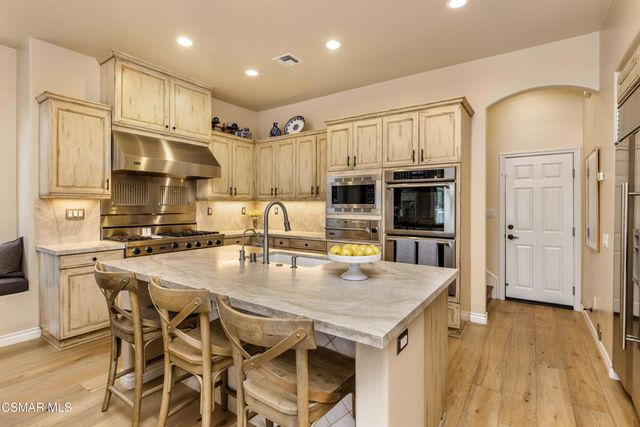 961 Alexandra Court, Oak Park, CA 91377