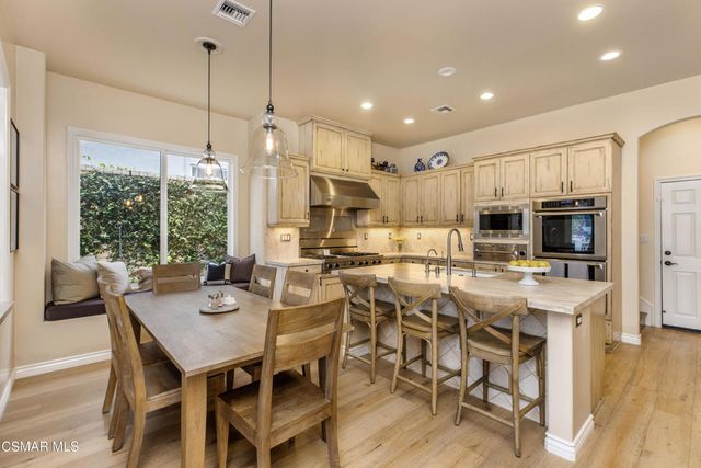 961 Alexandra Court, Oak Park, CA 91377