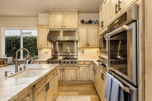 961 Alexandra Court, Oak Park, CA 91377