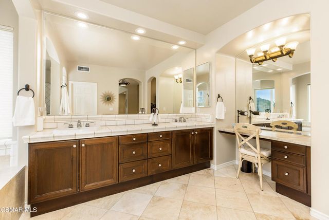961 Alexandra Court, Oak Park, CA 91377