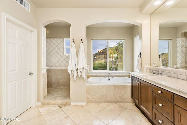 961 Alexandra Court, Oak Park, CA 91377