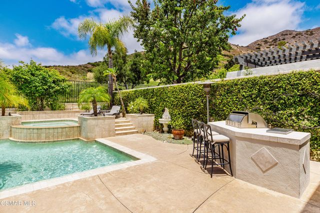 961 Alexandra Court, Oak Park, CA 91377