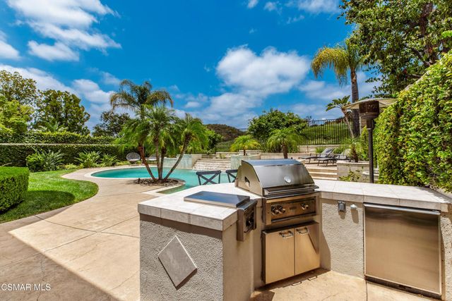961 Alexandra Court, Oak Park, CA 91377
