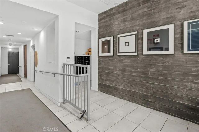 1233 Dunsmuir Avenue 204, Los Angeles, CA 90019