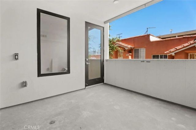 1233 Dunsmuir Avenue 204, Los Angeles, CA 90019