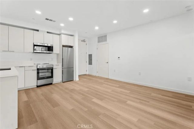 1233 Dunsmuir Avenue 204, Los Angeles, CA 90019