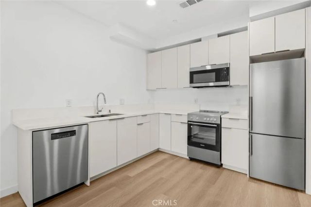 1233 Dunsmuir Avenue 204, Los Angeles, CA 90019