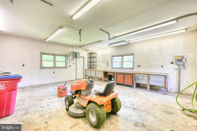 363 N GALEN HALL RD, Wernersville, PA 19565