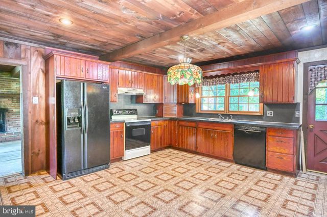 363 N GALEN HALL RD, Wernersville, PA 19565