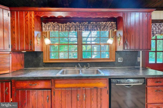 363 N GALEN HALL RD, Wernersville, PA 19565