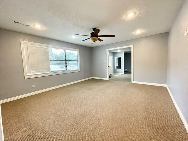 1801 W Huntsville Avenue, Springdale, AR 72762