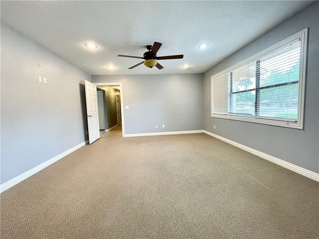 1801 W Huntsville Avenue, Springdale, AR 72762