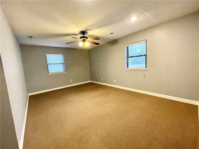 1801 W Huntsville Avenue, Springdale, AR 72762