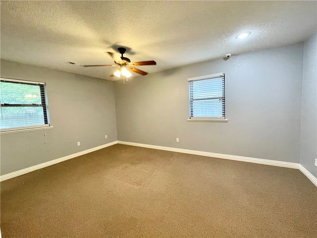 1801 W Huntsville Avenue, Springdale, AR 72762