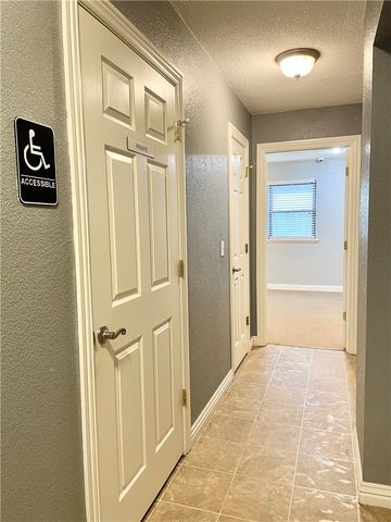 1801 W Huntsville Avenue, Springdale, AR 72762