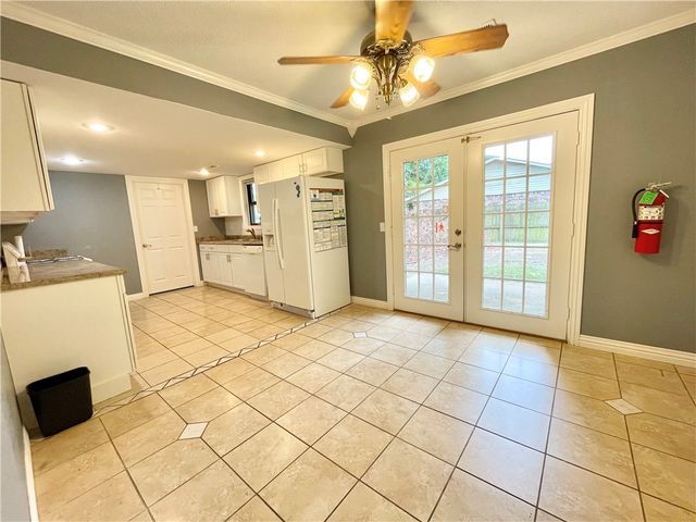 1801 W Huntsville Avenue, Springdale, AR 72762