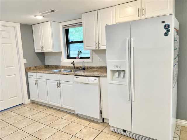 1801 W Huntsville Avenue, Springdale, AR 72762