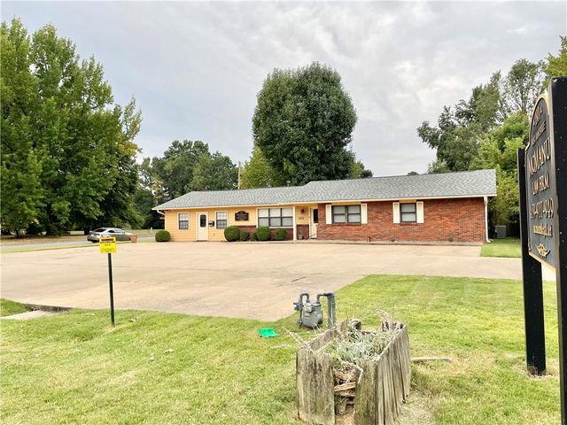 1801 W Huntsville Avenue, Springdale, AR 72762