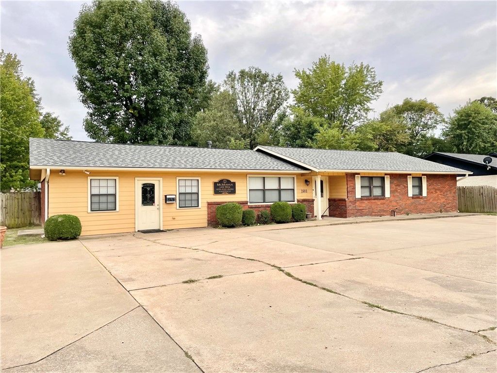 1801 W Huntsville Avenue, Springdale, AR 72762