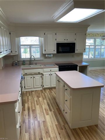 205 Tree Fern DR, Chesapeake, VA 23322